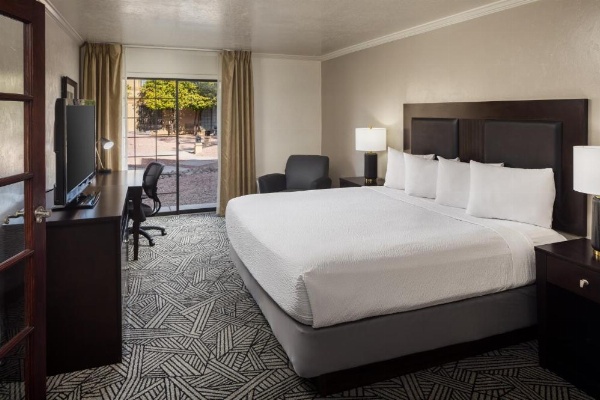 Hotel Bridgeway Tucson Int'l Airport and Suites image 10